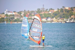 Embarca&ccedil;&atilde;o durante competi&ccedil;&atilde;o na Ba&iacute;a