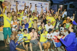 Equipes e familiares comemoram resultado da competi&ccedil;&atilde;o. Foto: Divulga&ccedil;&atilde;o 