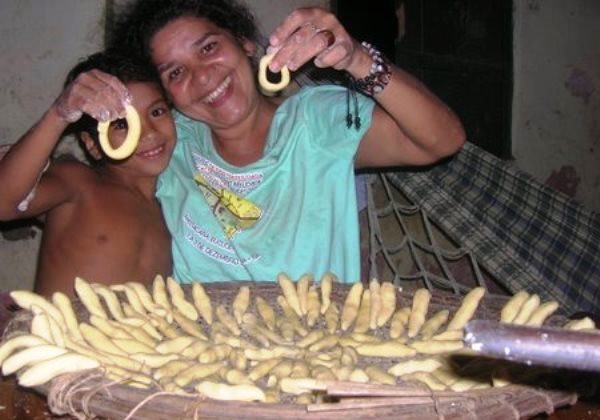 LiliAMA e receita de biscoto na aldeia Kiriri (305)