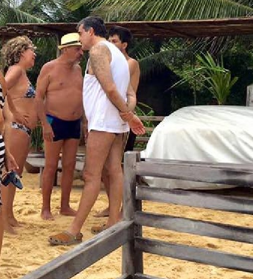 Jos&eacute; Eduardo Cardozo aproveita o ver&atilde;o em Trancoso (Reprodu&ccedil;&atilde;o)
