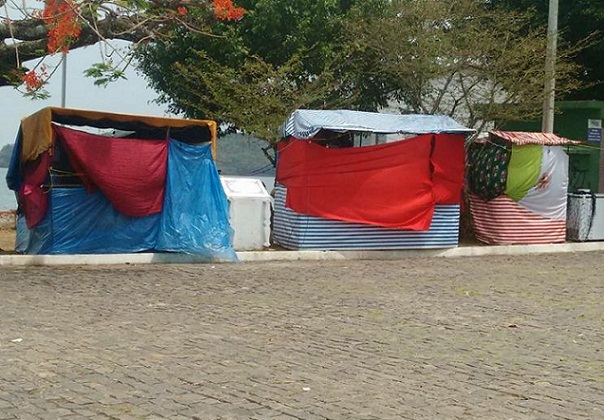 barracas favelizam o local (Foto Cristina Lourenço)