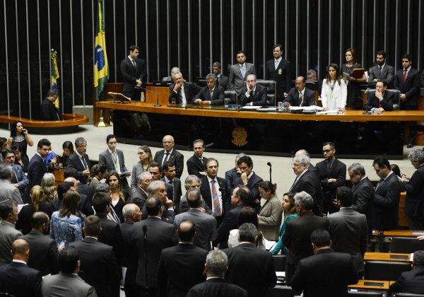 Brasília - O presidente da Câmara dos Deputados, Eduardo Cunha, preside a sessão no Plenário para o processo de eleição dos integrantes da comissão especial encarregada de analisar, o pedido de impeachment da presidente Dilma Rousseff (Antônio Cruz/ Agência Brasil)