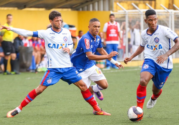 Lance durante a partida entre Bahia x Cruzeiro realizado no estádio Baetão, localizado na Avenida Ítalo Setti, 901, Baeta Neves, São Bernardo do Campo (SP), em partida válida pela segunda fase da 48ª Copa São Paulo de Futebol Júnior. Foto: JALES VALQUER/FOTOARENA/ESTADÃO CONTEÚDO