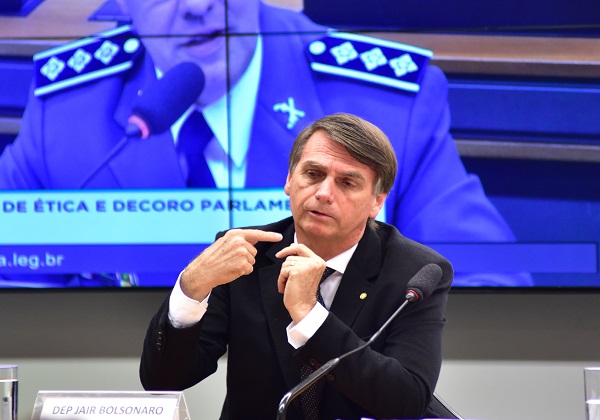 Pré-candidato a presidente, Bolsonaro quadruplica faltas na Câmara 1