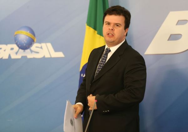 ministro_minas_energia_fernando_bezerra_ft_ministro_Minas_Energia_Fernando-Coelho-Filho Energia cai durante entrevista de ministro sobre apagão Geral ministro_minas_energia_fernando_bezerra_ft_ministro_Minas_Energia_Fernando-Coelho-Filho Energia cai durante entrevista de ministro sobre apagão Geral