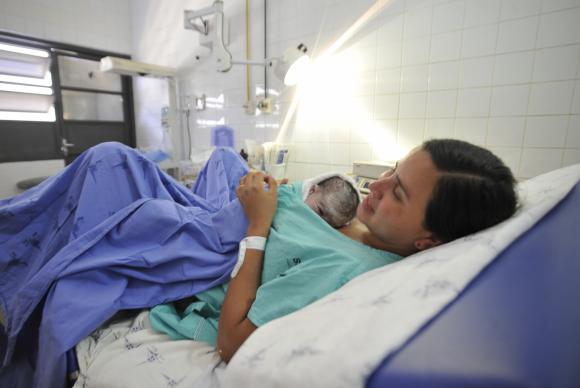 STF suspende julgamento sobre equiparação de licença-maternidade