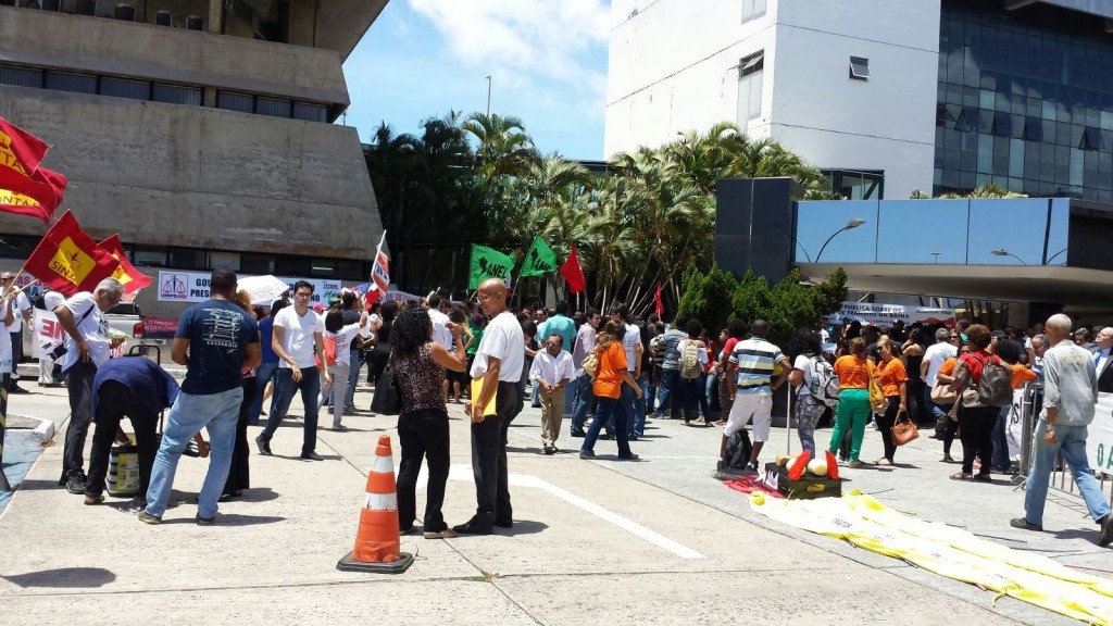 Servidores públicos se encontram na AL-BA. (FOTO: Hieros Vasconcelos)