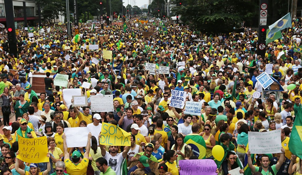 Manifestação no vão livre do Masp, na avenida Paulista, São Paulo- SP- Brasil- 15/03/2015. (Foto: Paulo Pinto/ Fotos Públicas)