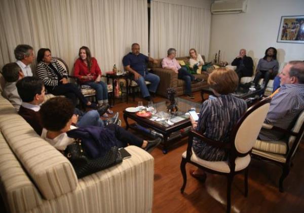 reuniao na casa de lidice da mata