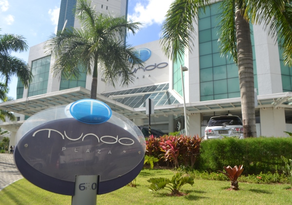 Homem morre após queda de escada no Mundo Plaza Empresarial