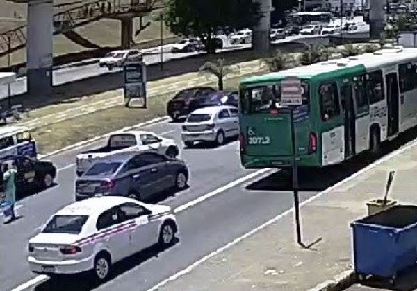 Imagem do trânsito na Avenida Bonocô (Foto: Reprodução/Twitter Transalvador)