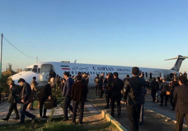 Irã: avião tem problema na hora do pouso e vai parar no meio de…