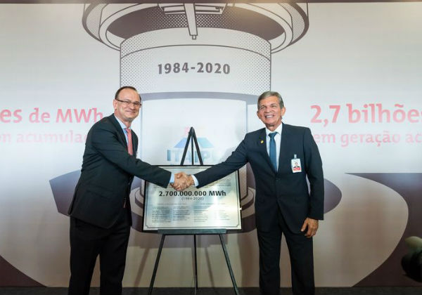diretor-geral brasileiro de Itaipu general Joaquim Silva e Luna e o diretor paraguaio Ernst Bergen