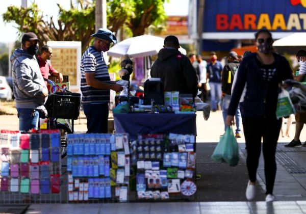 Desde o início da pandemia, Brasil tem 98,4 mil mortes e 2,9 milhões…