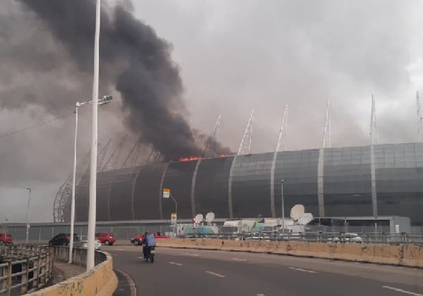 Incêndio atinge Arena Castelão, palco da Copa do Mundo, em Fortaleza