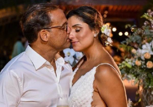 Atriz porno loira famosa Siririca na buceta peluda hd