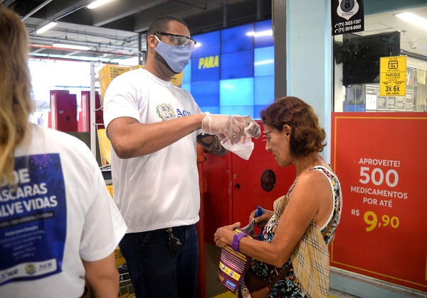 24_04_2020_Distribuio-de-mscaras-na-Lapa_Foto_Jefferson-Peixoto_Secom_Pms-17