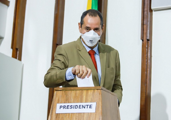Ex-presidente da Alba, deputado Nelson Leal testa positivo para o…