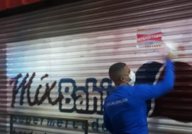 Supermercado é interditado por vender bebida alcóolica de forma…