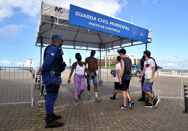 Guarda Municipal retoma portais de fiscalização na orla da Barra 3