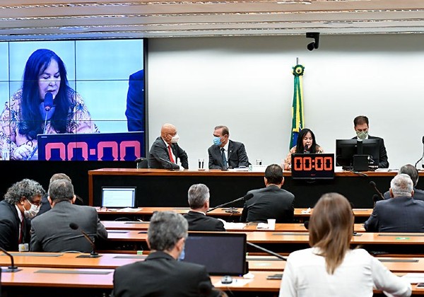 Comissão adia em um dia a votação do orçamento federal para 2022