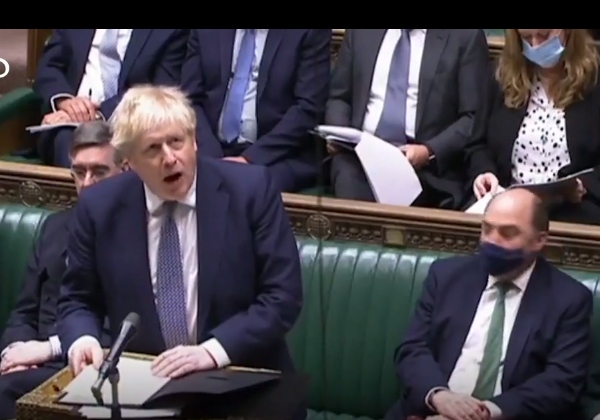 Após debandada de auxiliares, Boris Johnson renuncia ao cargo de premiê