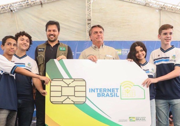 Governo inaugura praça com conexão wi-fi em Natal