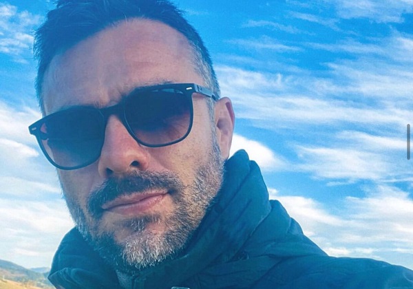 Ex-BBB esquece freio de mão e quase é atropelado pelo próprio carro