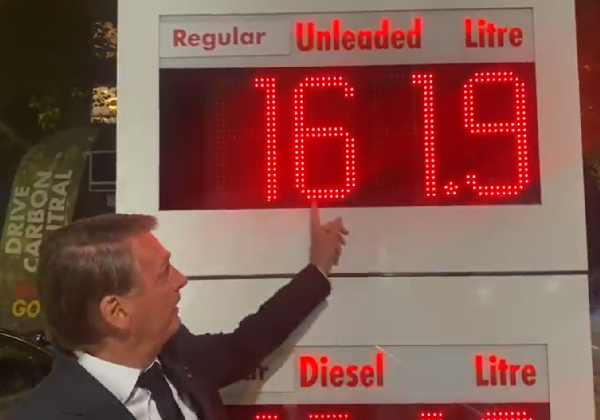 Bolsonaro diz que preço da gasolina em Londres é o dobro do Brasil