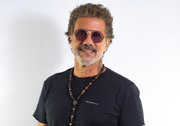 Tuca Fernandes promete repertório especial para a Micareta de Feira