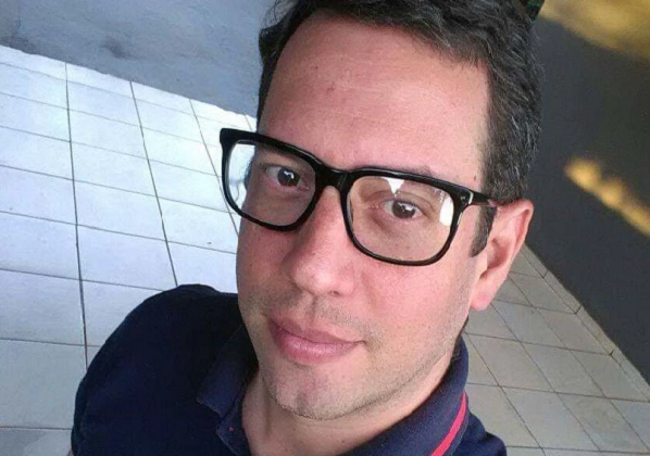 Ex-assessor do filho de Bolsonaro é exonerado da EBC