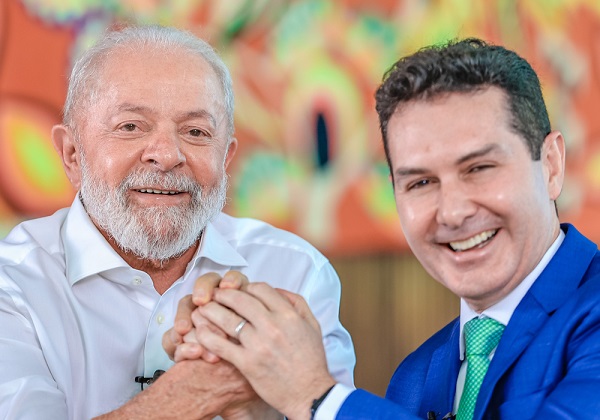Lula entregando casas