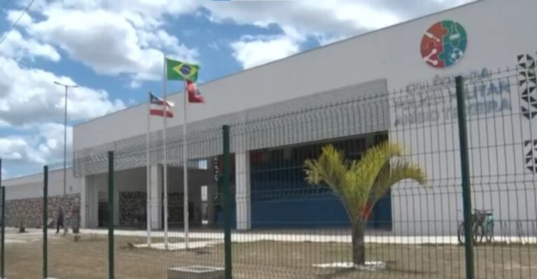 Alunos de colégio militar marcham sob sol de 39°C como punição por…