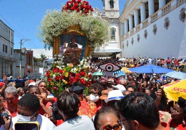 Devotos celebram Santa Luzia no Comércio com missas e procissão