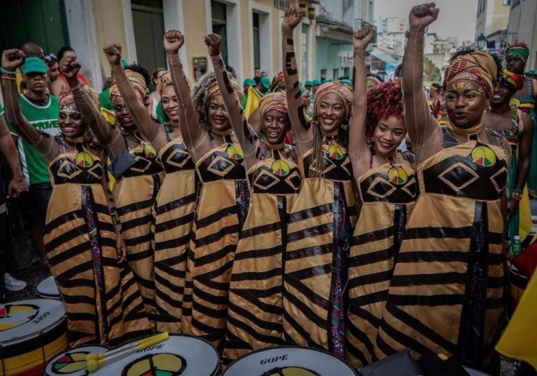 Olodum faz show em homenagem ao Dia Internacional da Mulher