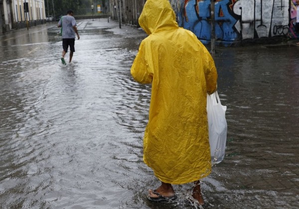 Sobe para oito total de mortos por chuvas no estado do Rio