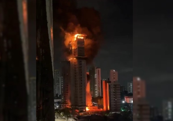 Incêndio atinge prédio em construção em Recife