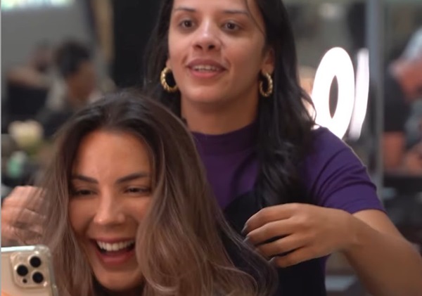 Cabeleireira escolhe novo visual de Jessica Smetak e resultado…