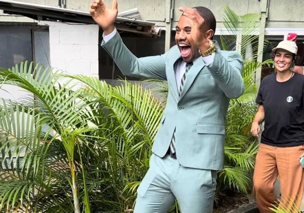 Após vencer o BBB24, Davi cumprimenta fãs no Projac; confira