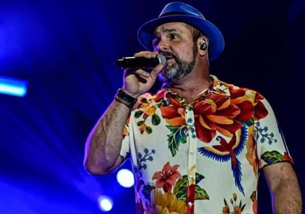 Leo Estakazero se apresenta no Esquenta São João do Bier