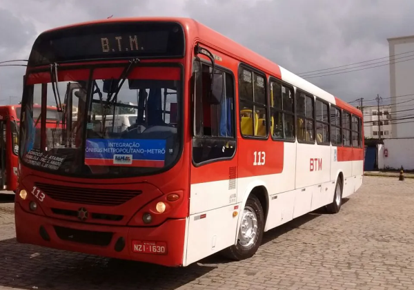 Rodoviários rejeitam reajuste e aprovam greve