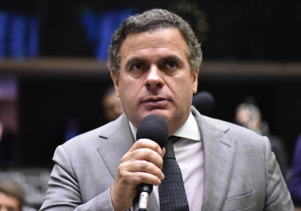 Deputado do PL vê vantagem de Jerônimo sobre ACM Neto na corrida eleitoral