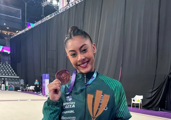 Ginasta Bárbara Domingos fatura bronze em etapa da Copa do Mundo