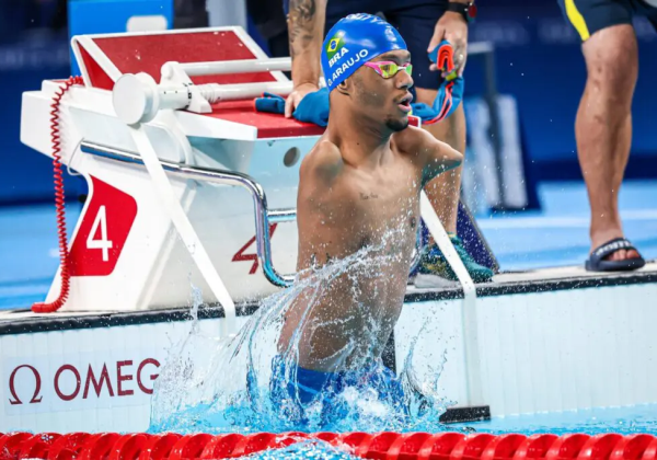 Nadador Gabriel Araújo conquista 1º ouro do Brasil na Paralimpíada