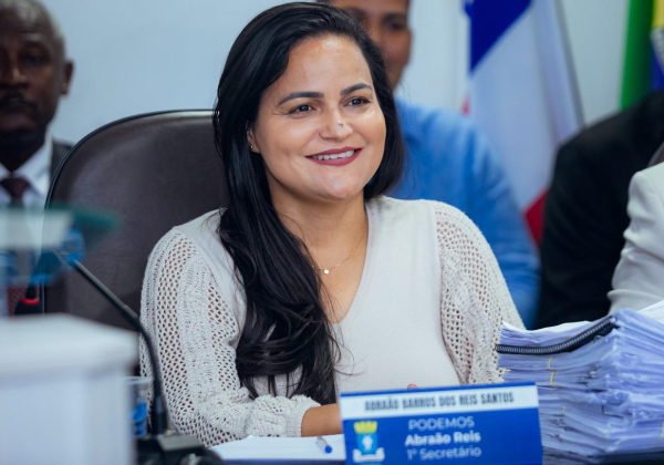 Débora Régis desta parceria com o Governo Federa e elogia Padilha em anúncio de maternidade