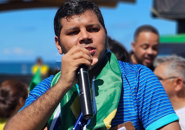 ‘Bíblia deve ser parte do acervo pedagógico das escolas’, diz Diego Castro