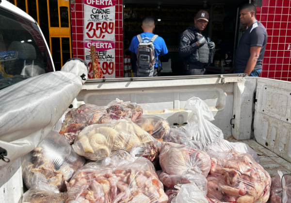 Operação apreende mais de 500 kg de carne clandestina e interdita açougues