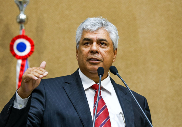 Caiu a máscara da simpatia, diz deputado após Jerônimo se irritar em evento no interior