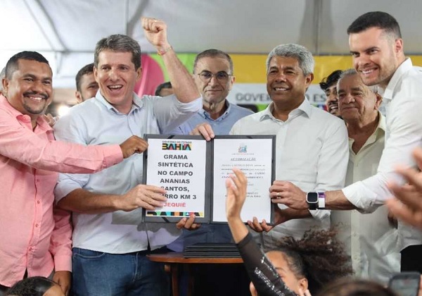 Jerônimo entrega vias e autoriza obras no Centro de Abastecimento