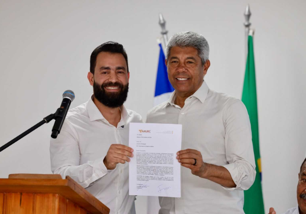 Em Itacaré, Jerônimo participa da abertura do 1º Congresso Foco no Municipalismo